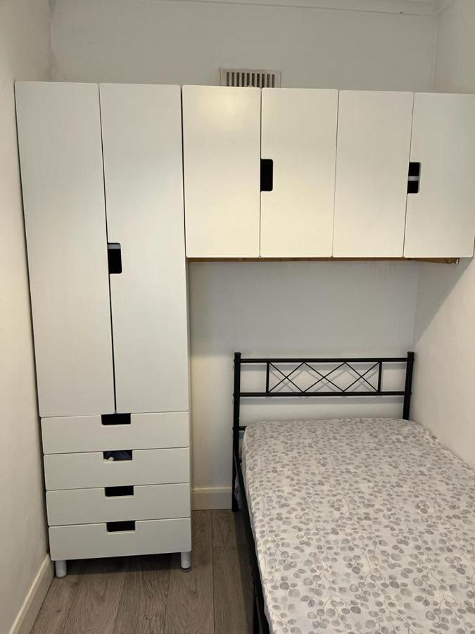 Please Cancel Your Bookings Londres Extérieur photo