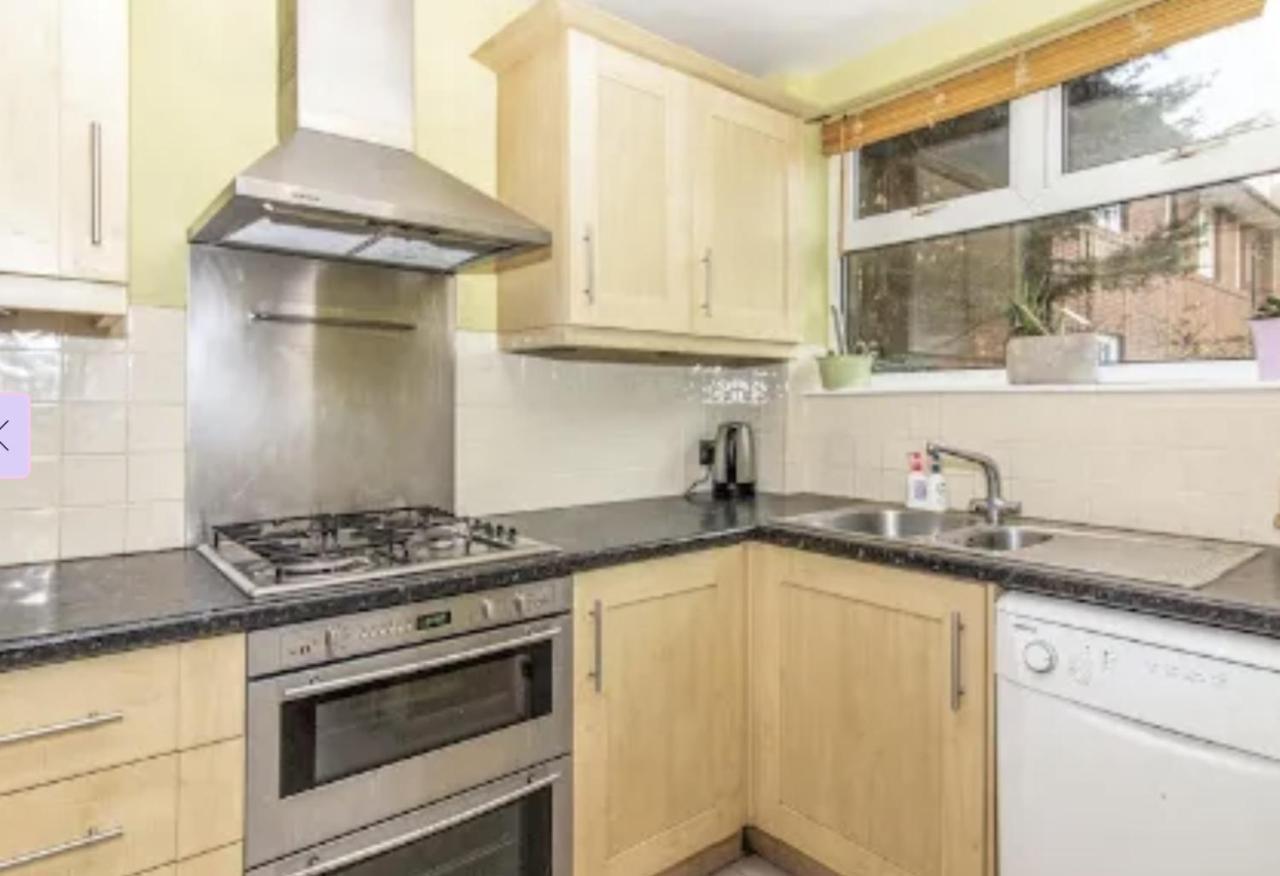 Please Cancel Your Bookings Londres Extérieur photo