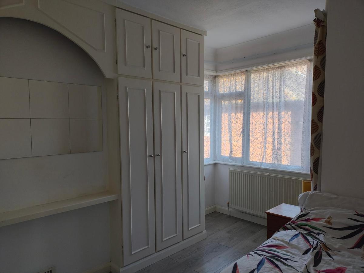 Please Cancel Your Bookings Londres Extérieur photo